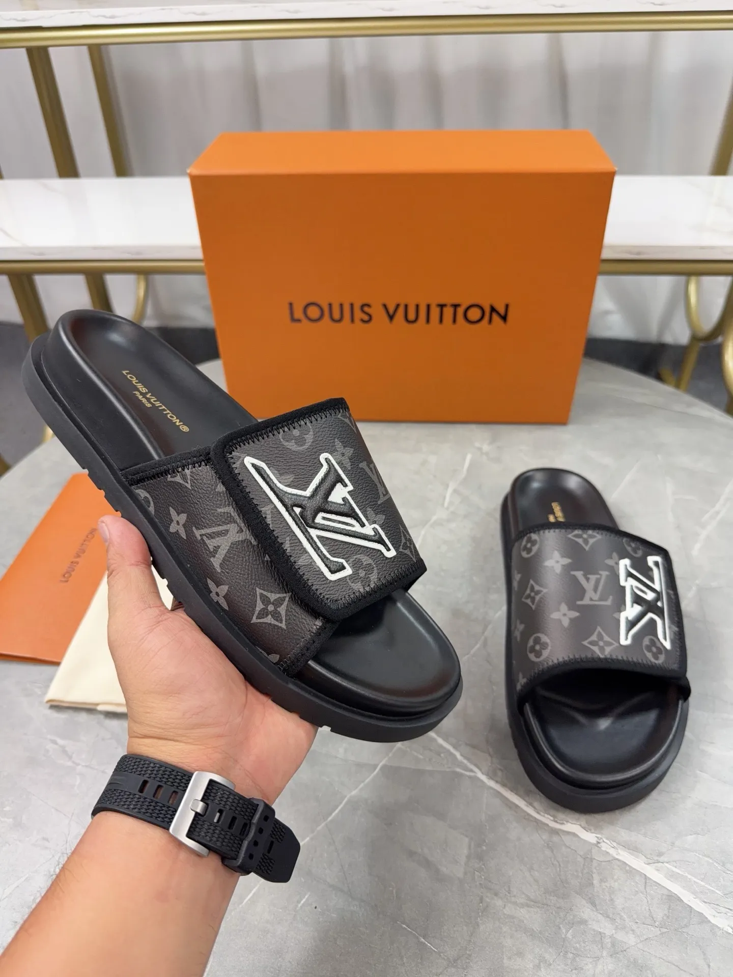 Men's Men's Shoes 💰380💰 🌈LV | Louis Vuitton ²⁰²³ 𝐬𝐬 🧡💚2025 Spring and Summer New Style Top Version‼ ️The original version is the same. The counter specializes in the latest straw slippers. Hard goods are new🆕 ❥Purchase level! Full of high-end feel! A popular model among bloggers at home and abroad, it’s retro and fashionable, and looks stunning on your feet! Mainly recommended models on the official website★ ━━━━━ ЅᏇєєt ━━━━━ ▪️Upper: original customized cowhide fabric ▪️Inner: cow lining ▪️Outsole: high-end rubber outsole ▪️Shoe size: 35-47 (46-47 customization is not returnable)